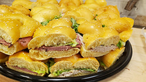 Platter of Assorted Deli Sandwiches I Plateau de sandwichs de charcuterie assortis