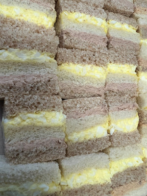 Tuna & Egg Party Sandwiches I Sandwichs de fête au thon et oeuf