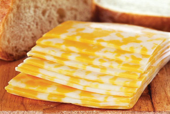 Sliced Marble Cheddar Cheese I Fromage cheddar marbré en tranches